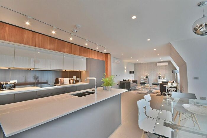 4 Bedroom Flat To Rent In Finchley Road, Golders Green, NW11