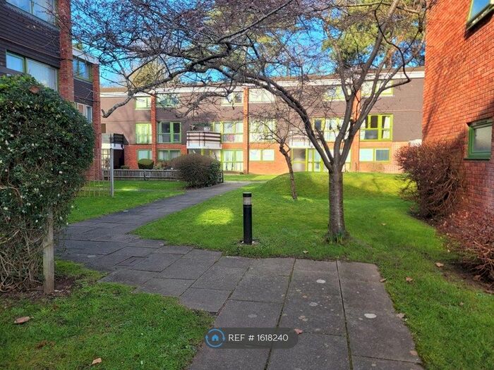 2 Bedroom Flat To Rent In West Fryerne, Reading, RG30