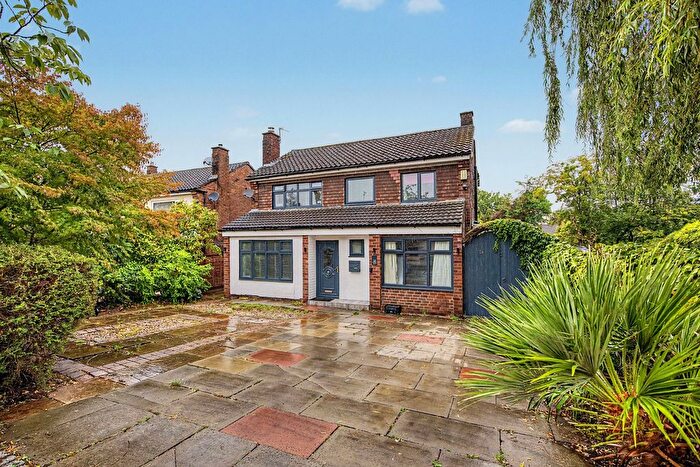 4 Bedroom Detached House For Sale In Woburn Drive, Hale, WA15