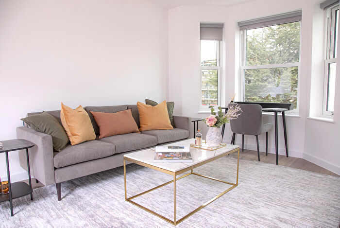 1 Bedroom Apartment To Rent In Old Market Place, Farnham, Surrey, GU9