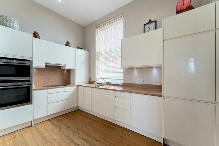 2 Bedroom Apartment To Rent In Tavistock House, Woodford Green, IG8
