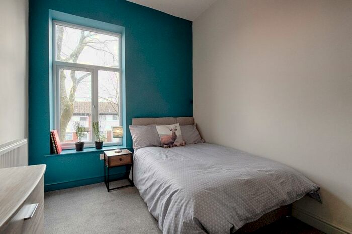 7 Bedroom House Of Multiple Occupation To Rent In Heywood Street, Bury, BL9