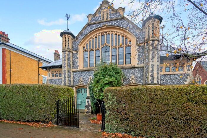 1 Bedroom Maisonette To Rent In Creighton Avenue, London, N2