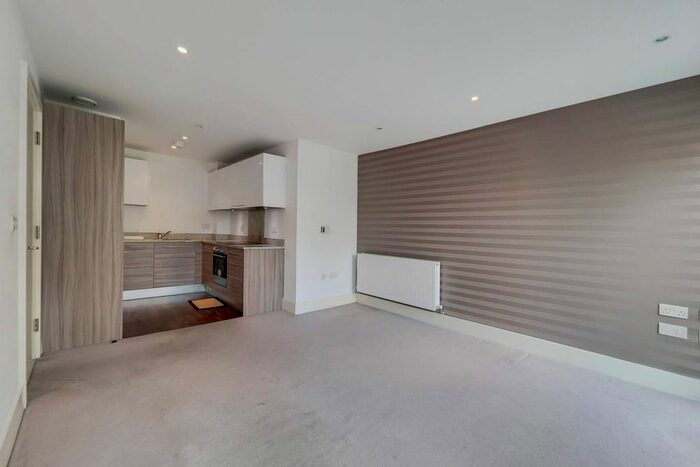 1 Bedroom Flat To Rent In Letchworth Road, Stanmore, HA7