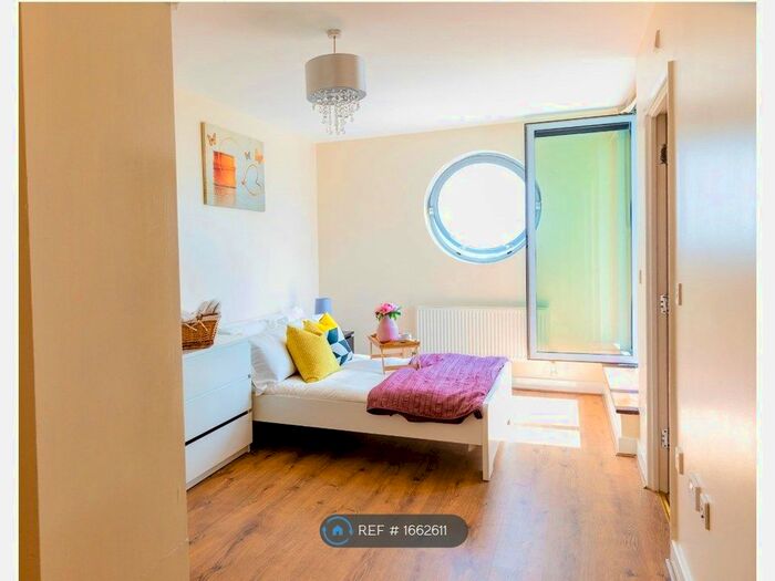 2 Bedroom Flat To Rent In Strand House, London, SE28