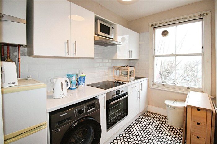 1 Bedroom Flat To Rent In St. John's Hill, London, SW11