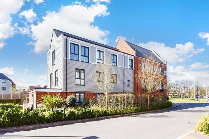 2 Bedroom Apartment For Sale In Pilots View, Chatham, Kent, ME4