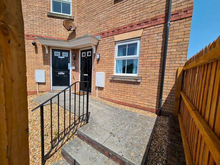 2 Bedroom Ground Flat To Rent In Longacres, Bridgend, CF31