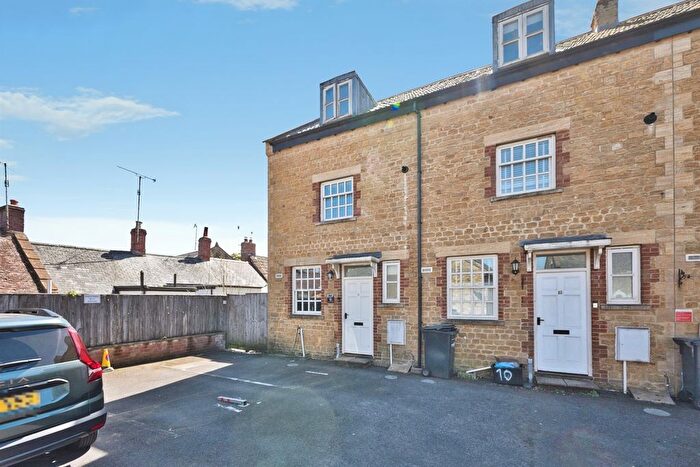 4 Bedroom End Of Terrace House For Sale In West Street, Crewkerne, TA18