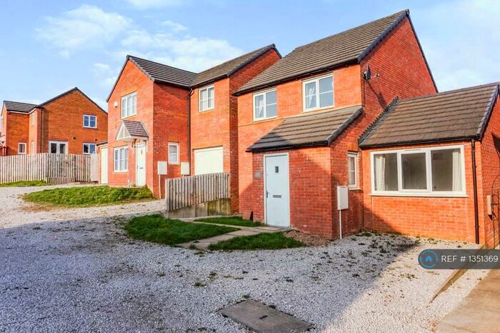 3 Bedroom Semi-Detached House To Rent In Lowry Way, Rochdale, OL11