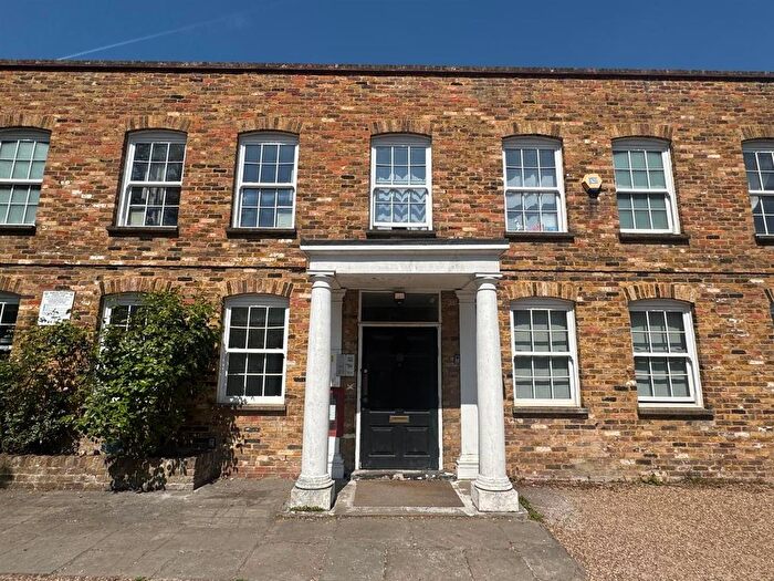 1 Bedroom Flat To Rent In London Road, Isleworth, TW7