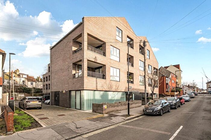 1 Bedroom Apartment For Sale In Chipstead Avenue, Thornton Heath, CR7