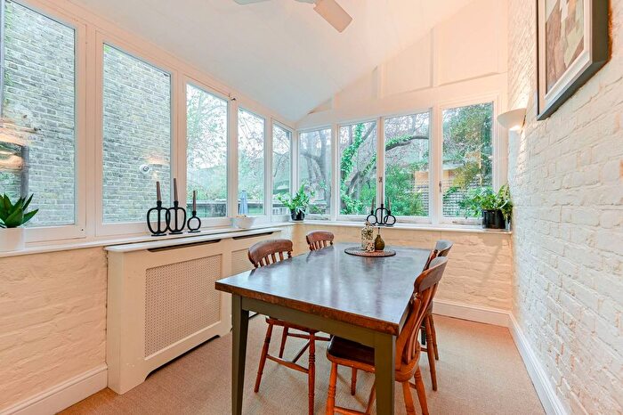 1 Bedroom Flat For Sale In Eardley Crescent, Earls Court, London, SW5