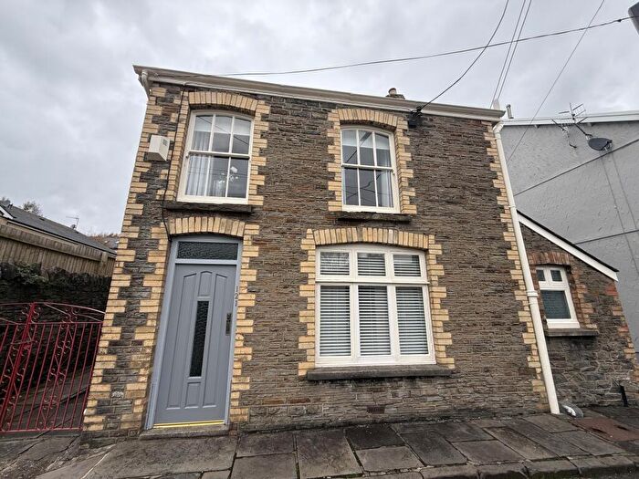 3 Bedroom House To Rent In Swansea Road, Trebanos, SA8