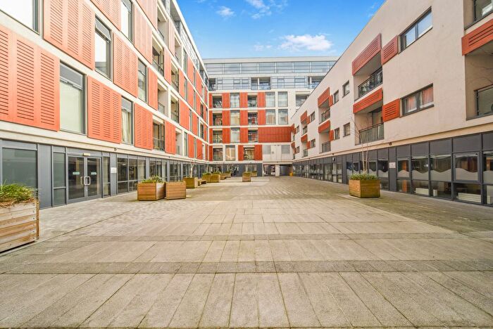 2 Bedroom Flat For Sale In Cornell Square, Battersea, SW8