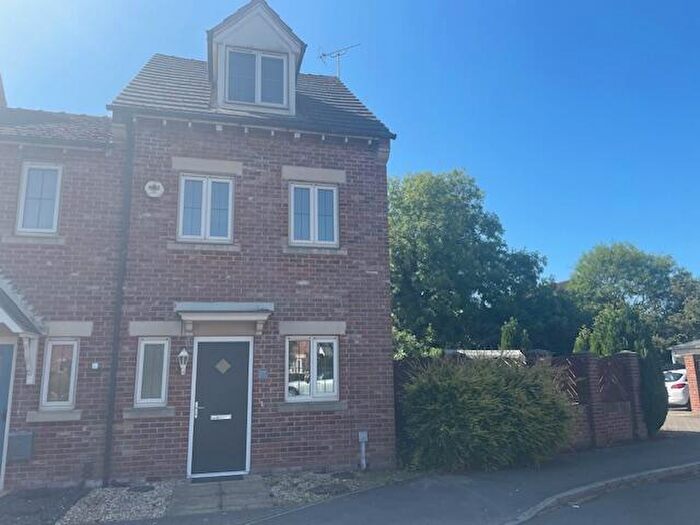 3 Bedroom Town House To Rent In Burleigh Court, Tuxford, Newark, NG22