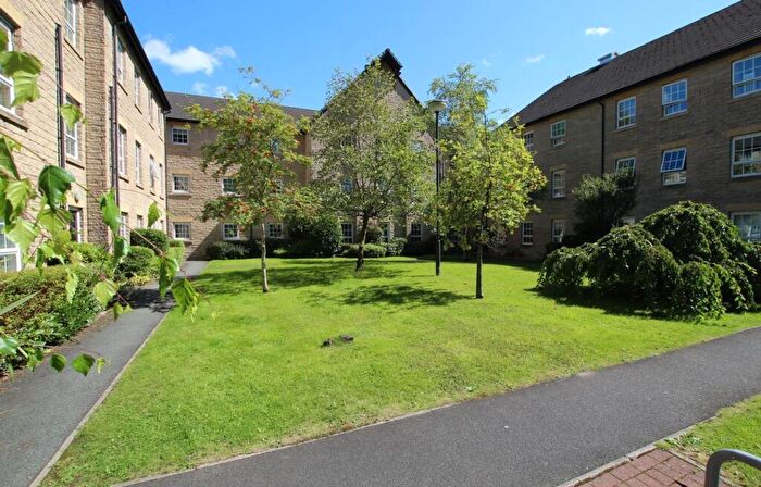 2 Bedroom Apartment For Sale In Gale Close, Littleborough, OL15