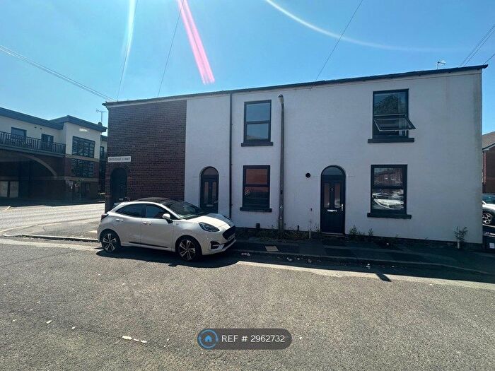 2 Bedroom Terraced House To Rent In Grosvenor St, Manchester, M26