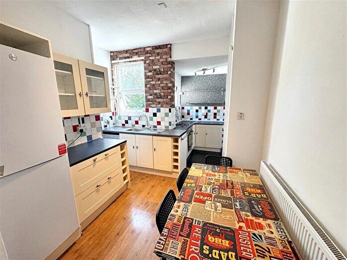 2 Bedroom Maisonette To Rent In Corporation Street, Stratford, E15