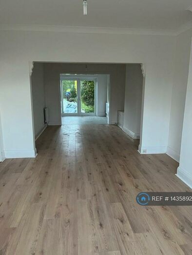 3 Bedroom Semi-Detached House To Rent In Halmer Gate, Spalding, PE11