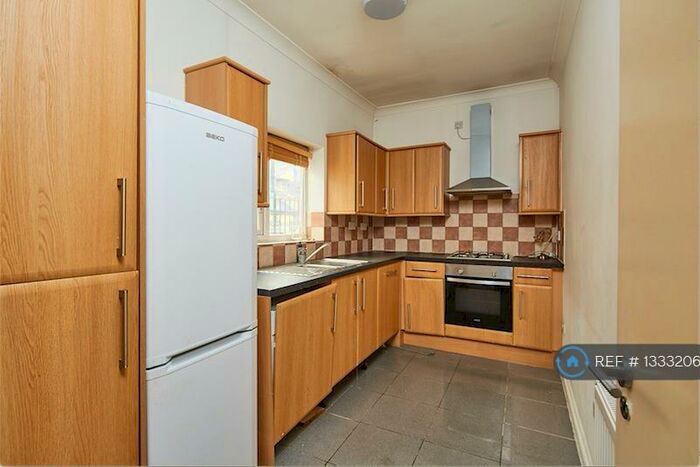 2 Bedroom Flat To Rent In Dalston Lane, London, E8