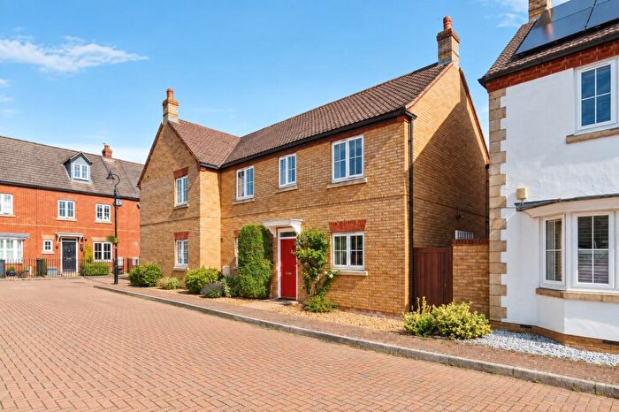 3 Bedroom Semi-Detached House For Sale In Banks Drive, Sandy, SG19