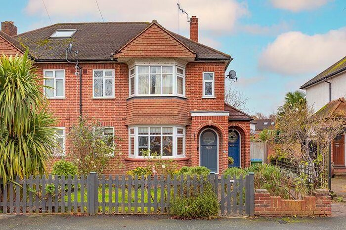 2 Bedroom Flat To Rent In Warwick Road, Thames Ditton, KT7