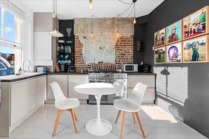 1 Bedroom Flat To Rent In Portobello Road, London, W11