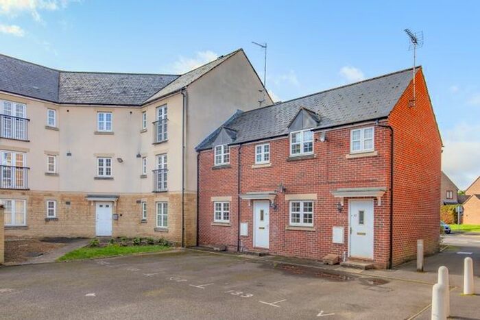 1 Bedroom Maisonette To Rent In Woodford Way, Witney, OX28