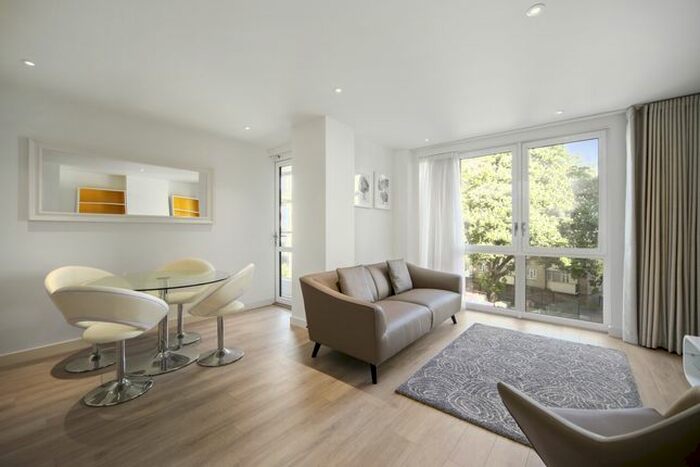 2 Bedroom Flat To Rent In Devan Grove, London, N4