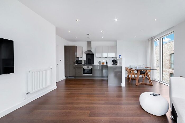 2 Bedroom Flat To Rent In Morton Apartments, Royal Albert Docks, London, E16