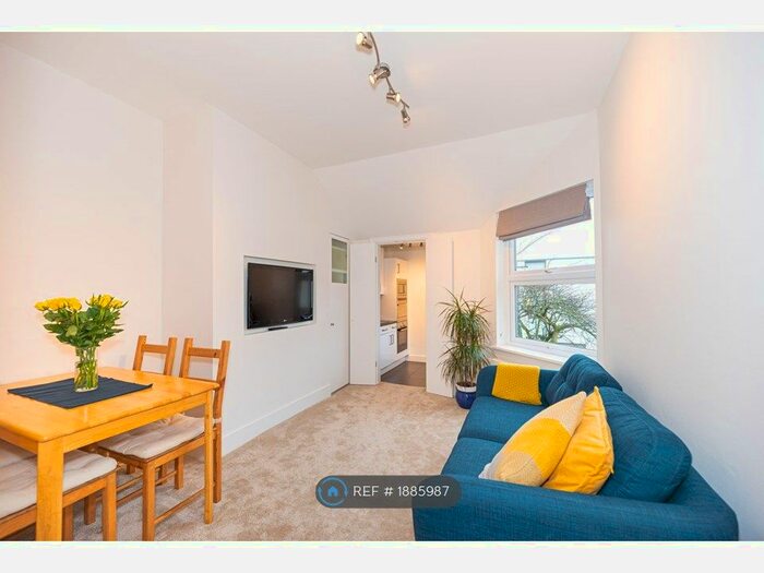 2 Bedroom Flat To Rent In Tranmere Road, London, SW18