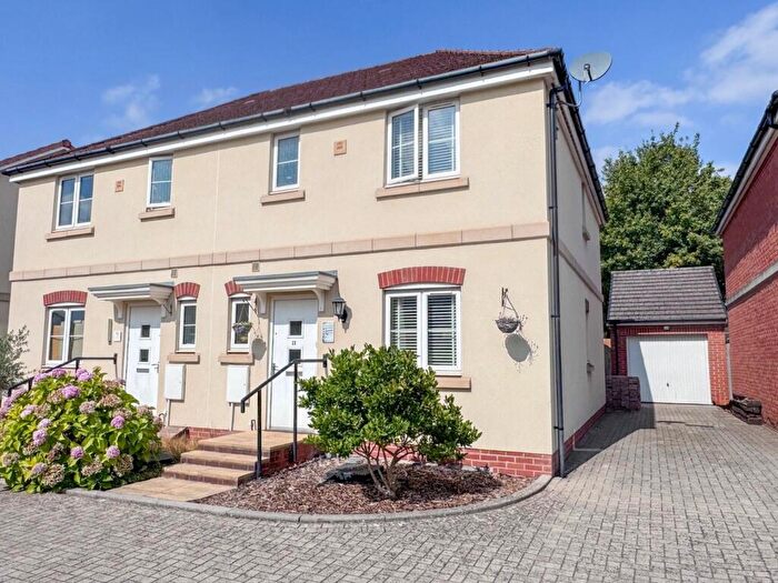 3 Bedroom Semi-Detached House For Sale In Medlar Close, Almondsbury, Bristol, BS10