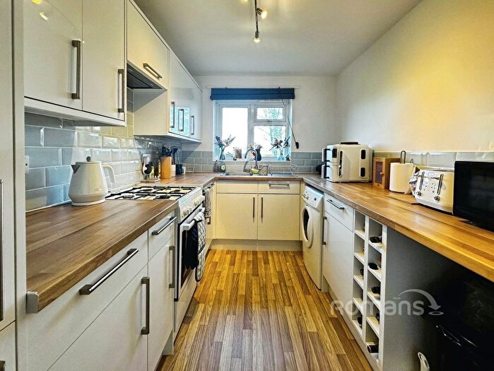 2 Bedroom Flat For Sale In Orchard Close, Colden Common, Winchester, SO21