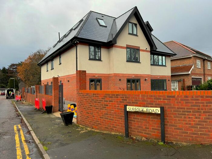 3 Bedroom Flat To Rent In The Avenue, Worcester Park, KT4