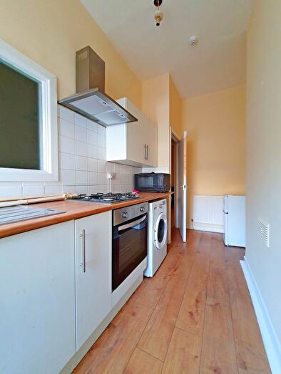 1 Bedroom Studio To Rent In City Road, Roath, Cardiff, CF24