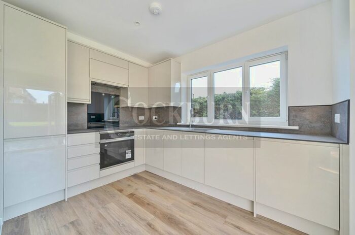 3 Bedroom End Of Terrace House For Sale In Buckler Gardens, London, SE9