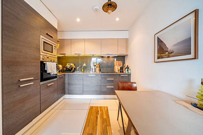 1 Bedroom Flat For Sale In Richmond Road, London Fields, London, E8