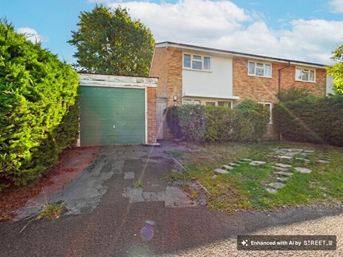 3 Bedroom Semi-Detached House For Sale In Knowle Crescent, Kingsclere, RG20