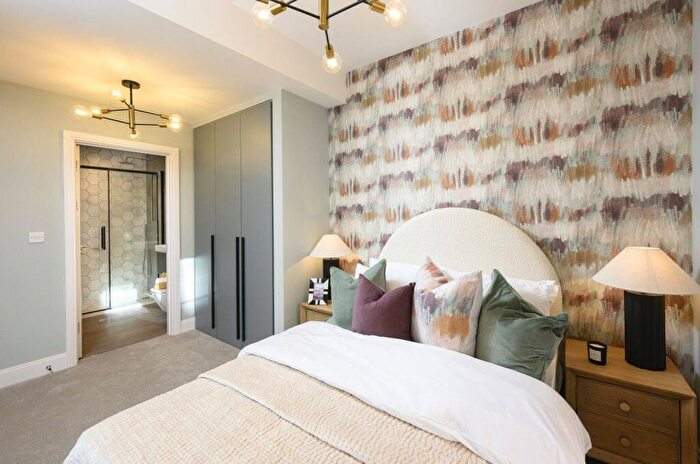 3 Bedroom House For Sale In Horlicks Quarter, Slough, SL1