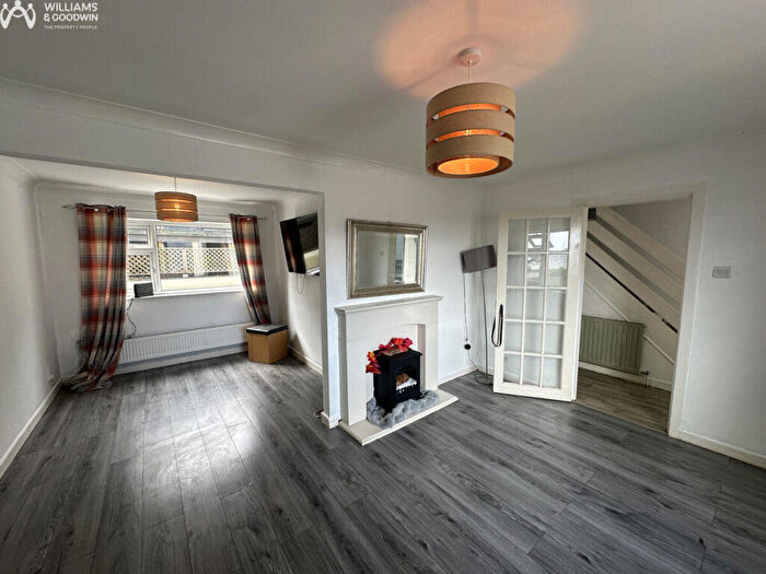 4 Bedroom Semi Detached House For Sale In Trem Y Foel, Felinheli, LL56