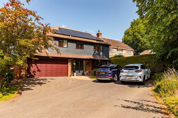 5 Bedroom Detached House For Sale In Weller Close, Worth, RH10