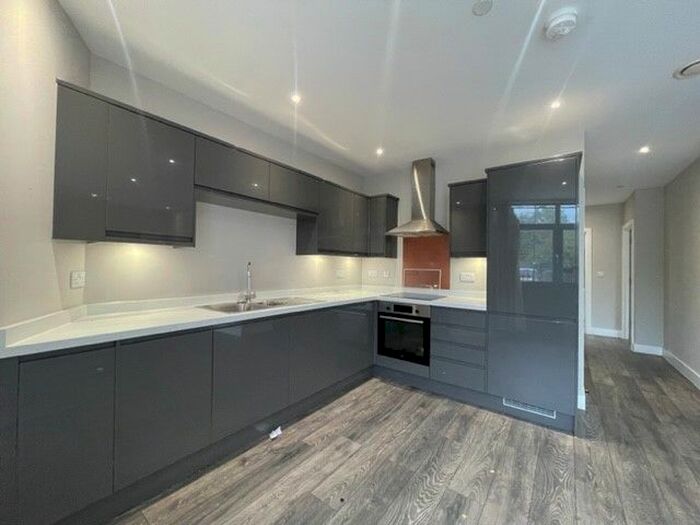 2 Bedroom Flat To Rent In Victoria Avenue, Southend-On-Sea, SS2