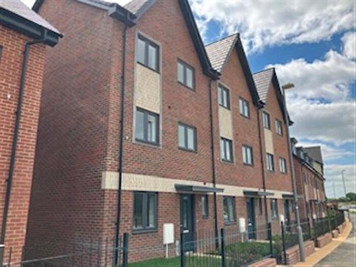 4 Bedroom House To Rent In Barrosa Way, Whitehouse, Milton Keynes, MK8