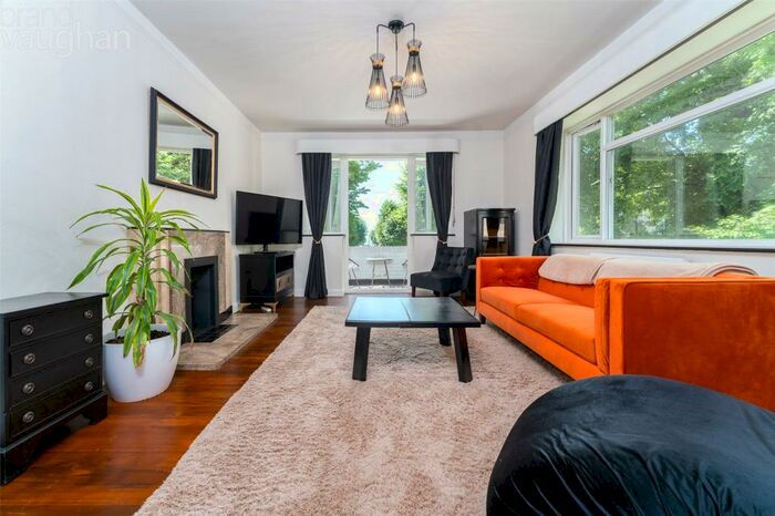 2 Bedroom Apartment To Rent In Eaton Gardens, Hove, East Sussex, BN3