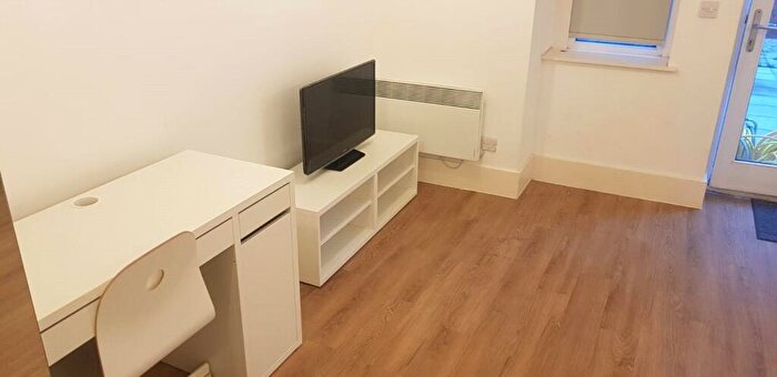 Flat To Rent In Town Hall, Bexley Square, Salford, Manchester, M3