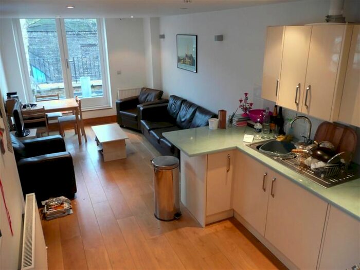 2 Bedroom Flat To Rent In Queenstown Road, Battersea, London, SW8
