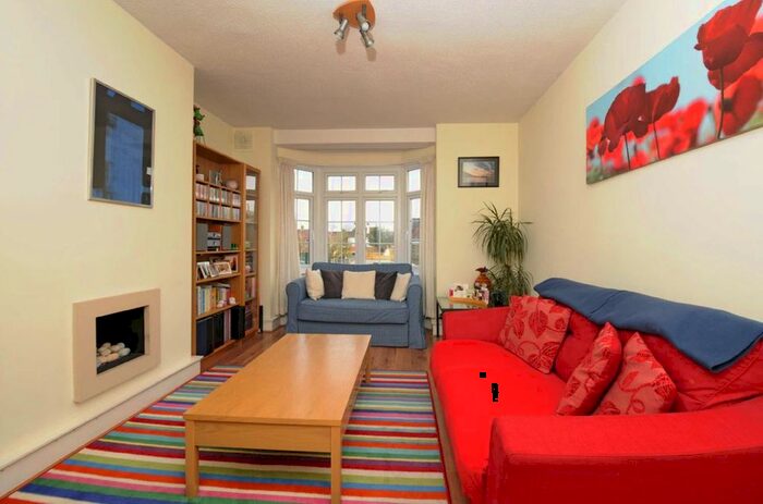 2 Bedroom Flat To Rent In Garratt Lane, London, SW17