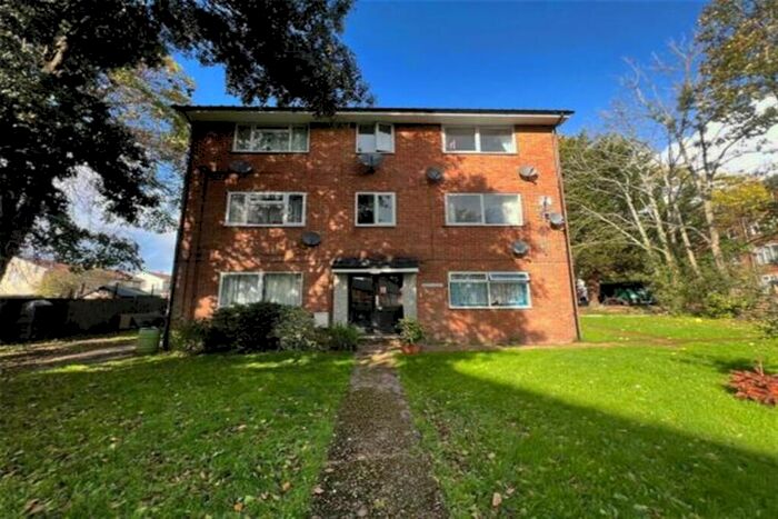 1 Bedroom Flat To Rent In West Court, SO19