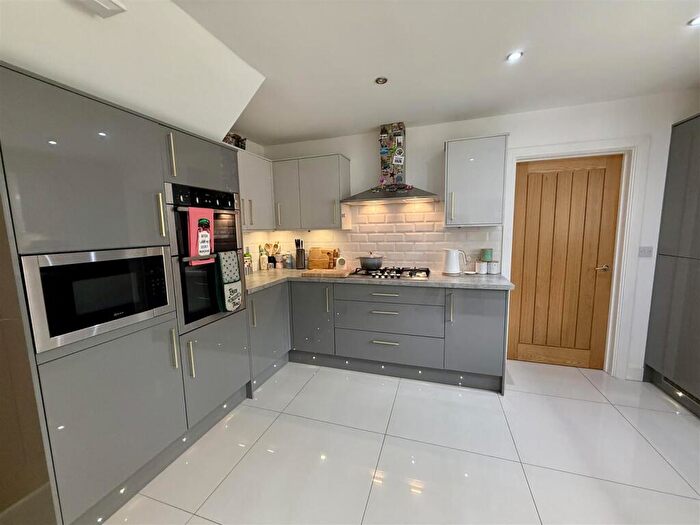 4 Bedroom Detached House For Sale In Tan Y Bryn Gardens, Llwydcoed, Aberdare, CF44